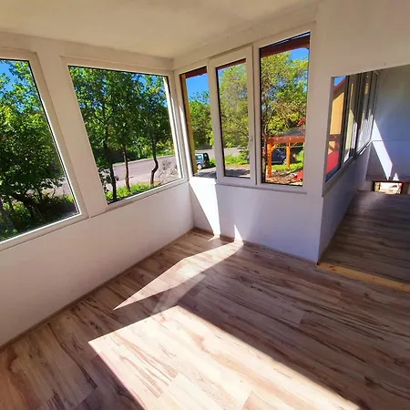 Apartmanovy Dom